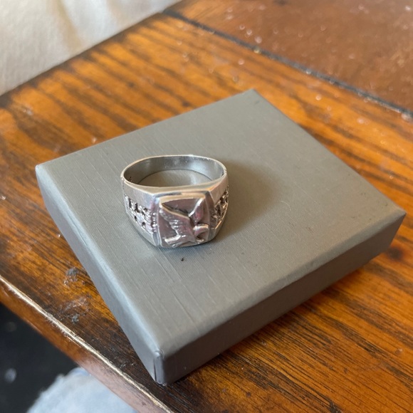 Other - Sterling silver 925 eagle nugget style ring must go asap OBO
